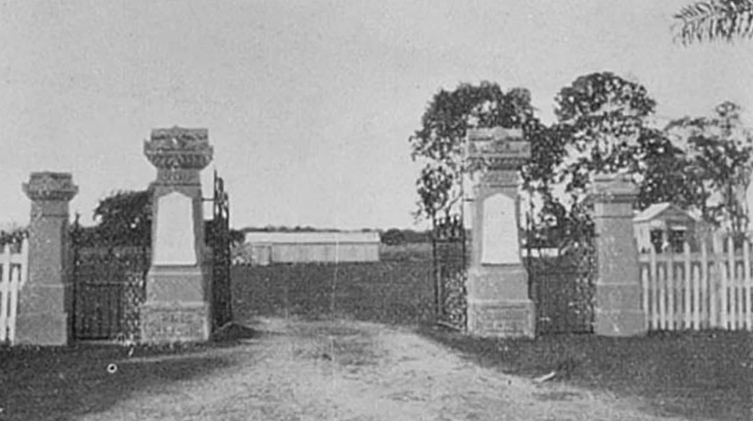 Kallangur memorial gates